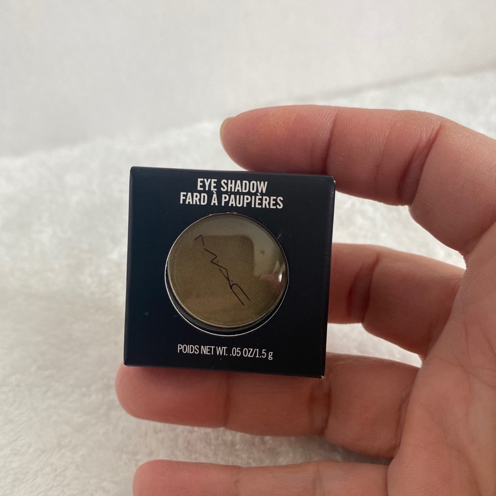 MAC Cosmetics Eyeshadow Duo in Vibrant Cobalt Satin and Marsh Satin - Picture 9 of 10